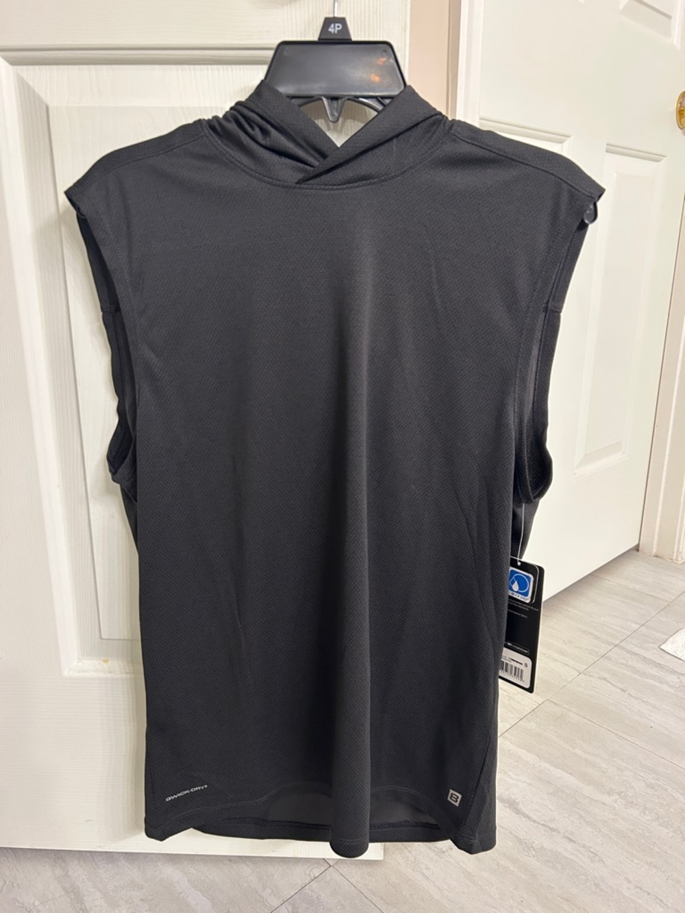 Men’s Black Sleeveless Hooded Athletic Top Size S NWT!!!